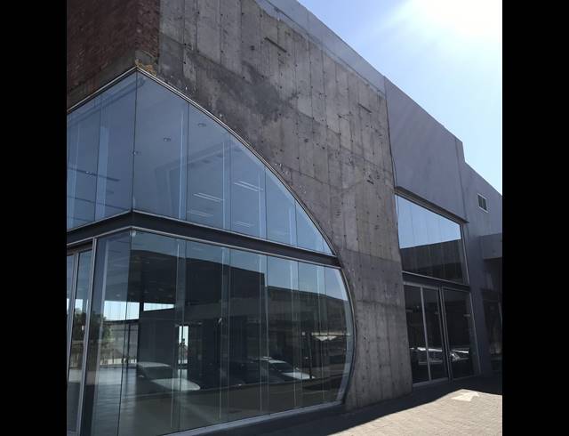 3,050M² SHOWROOM TO LET IN WATERVAL EAST